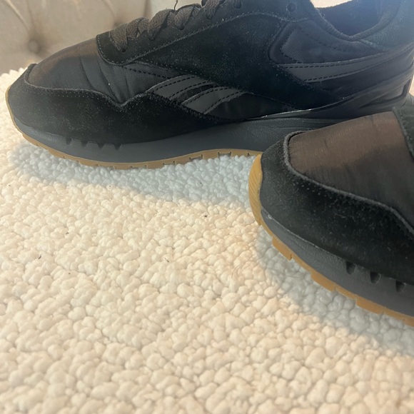 Women’s Black Classic Reebok Sneakers with Gum Sole - Picture 13 of 15